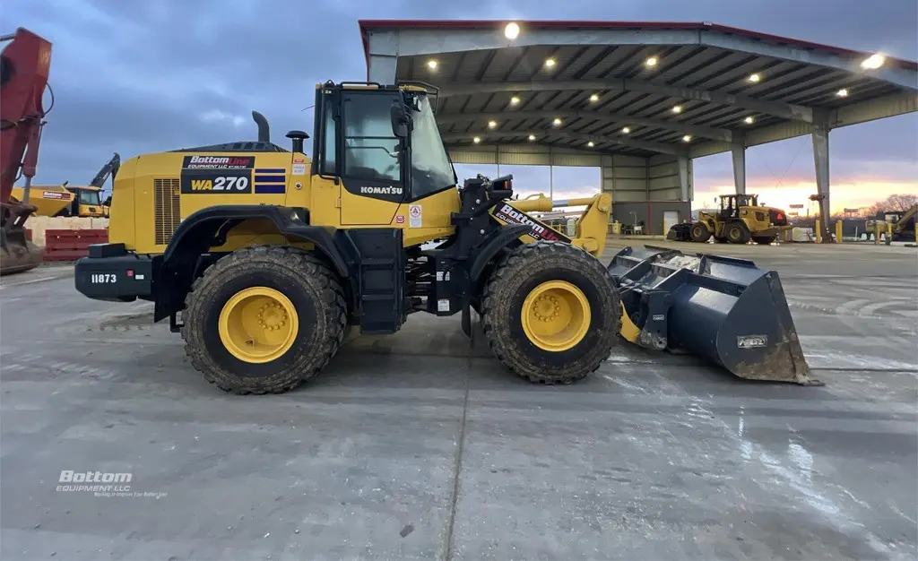 2023 Komatsu WA270-8