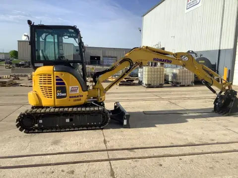 2022 Komatsu PC35MR-5