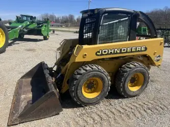 2000 John Deere 240