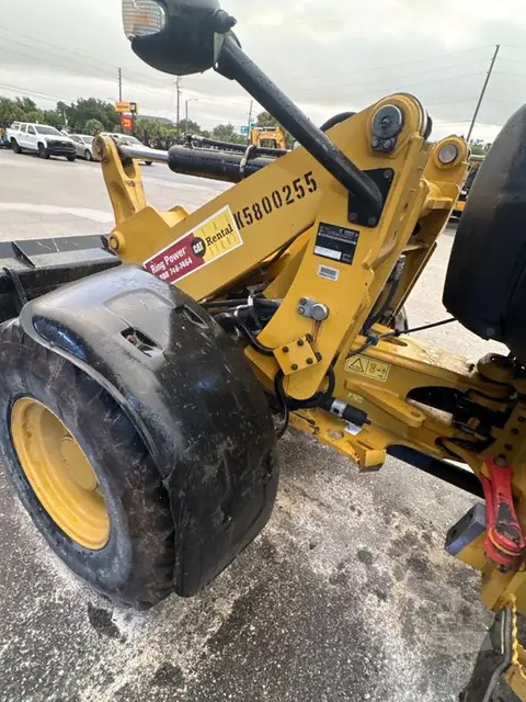 2019 Caterpillar 908M