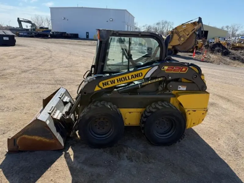 2017 New Holland L220