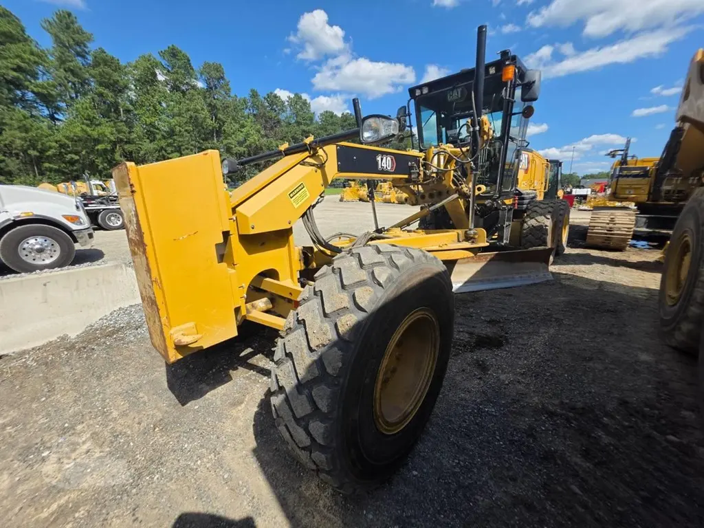 2022 Caterpillar 140