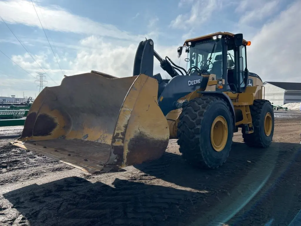 2023 John Deere 644P