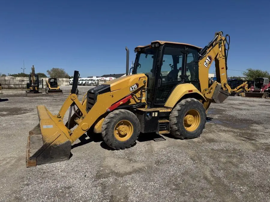 2022 Caterpillar 420