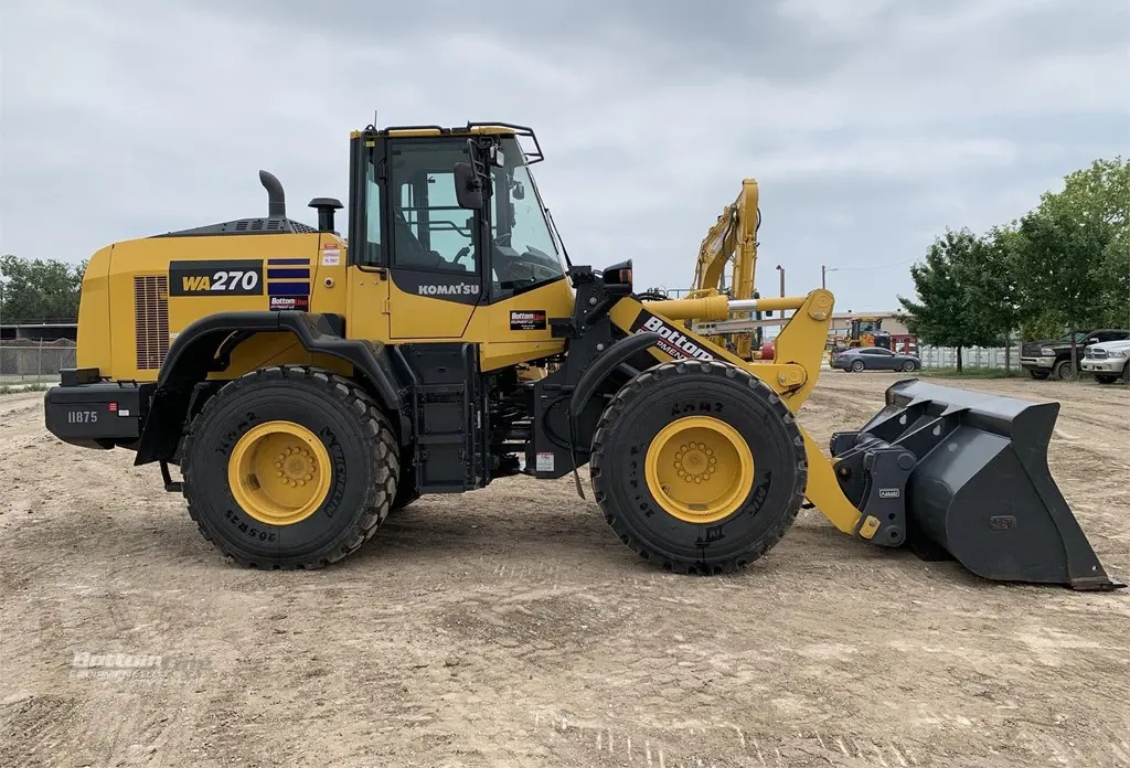 2023 Komatsu WA270-8