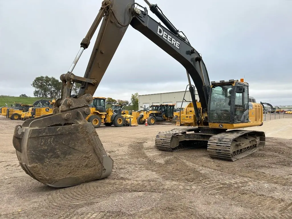 2016 John Deere 210GLC