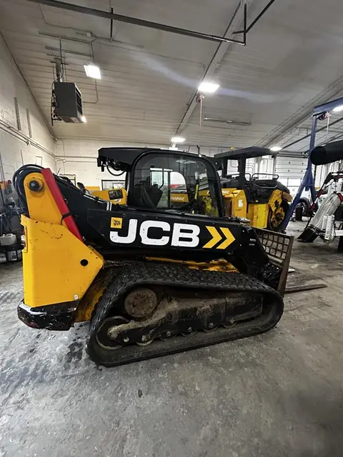 2023 JCB 3TS-8T