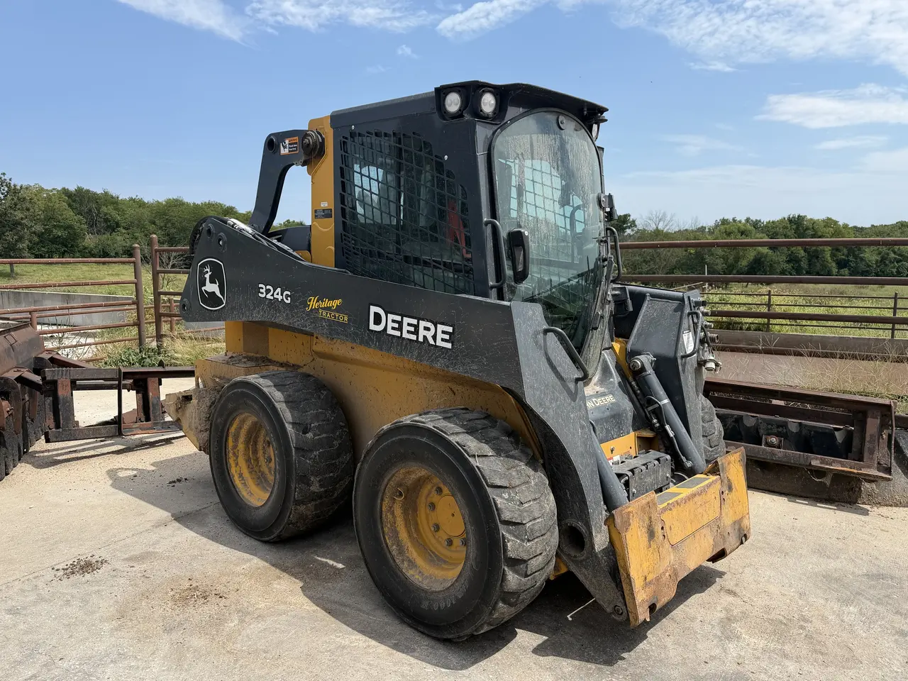 2023 John Deere 324G