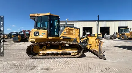 2022 John Deere 700L