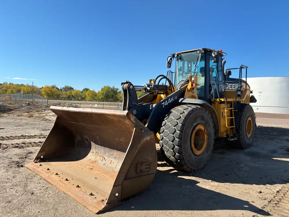 2016 John Deere 744K II