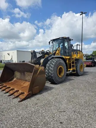 2023 John Deere 744P