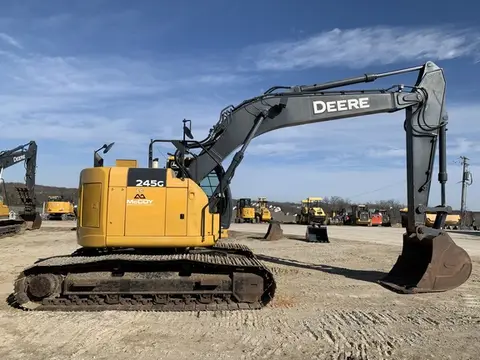 2018 John Deere 245G LC