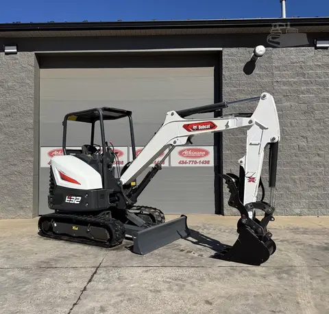 2022 Bobcat E32I