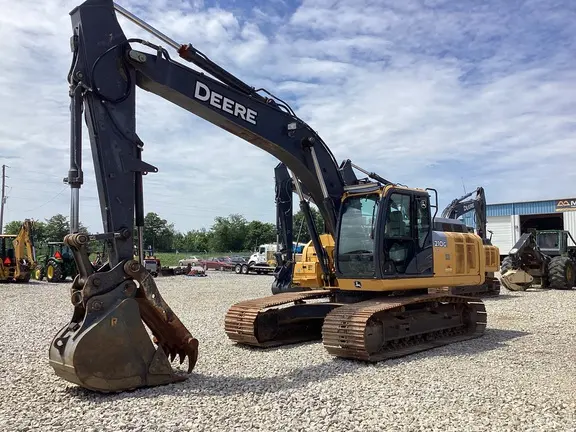2016 John Deere 210G LC