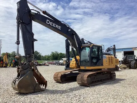 2016 John Deere 210G LC