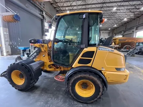 2022 Volvo L25H