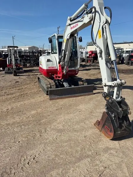 2024 Takeuchi TB250-2