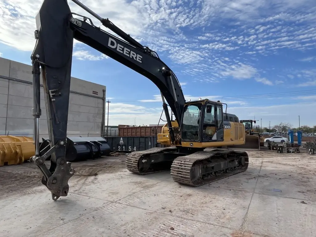 2019 John Deere 300GLC