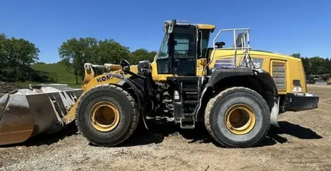 2021 Komatsu WA475-10