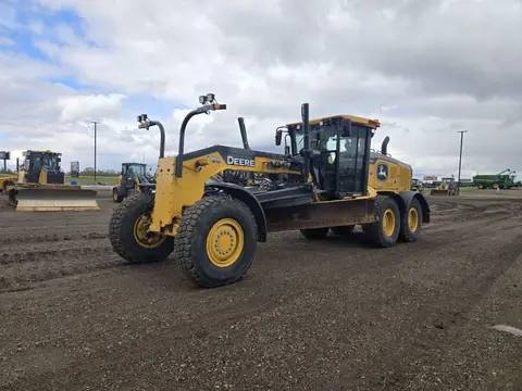 2023 John Deere 672G