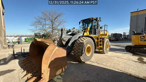 2020 John Deere 824L