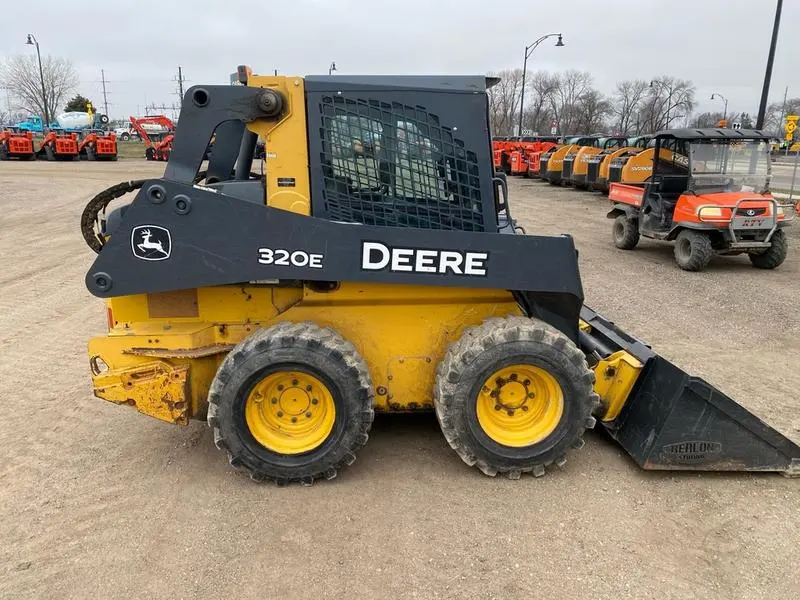 2013 John Deere 320E
