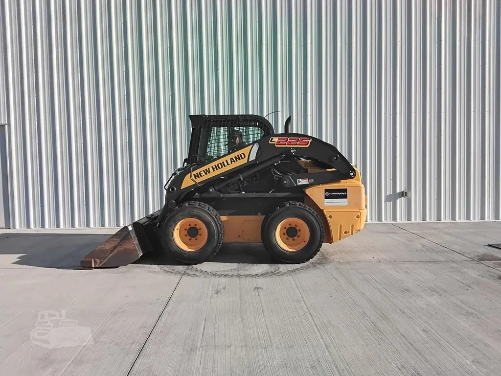 2015 New Holland L225