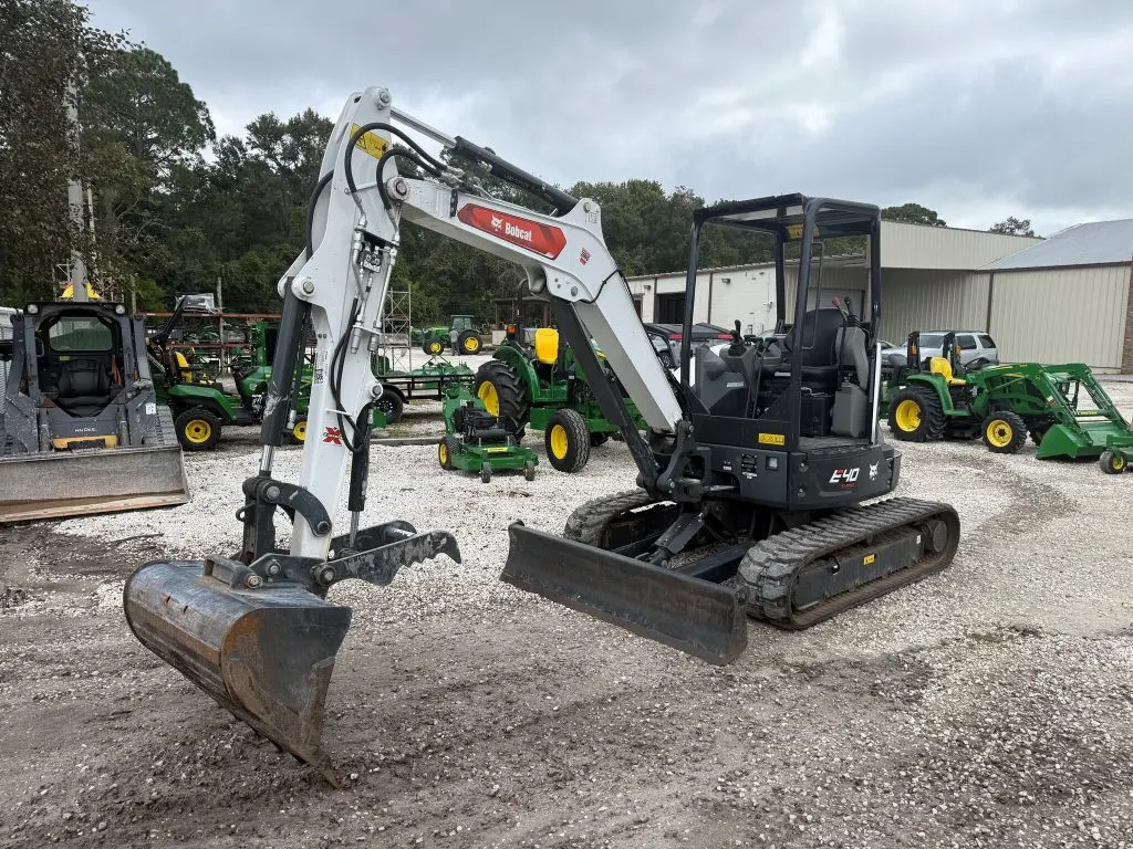 2025 Bobcat E40