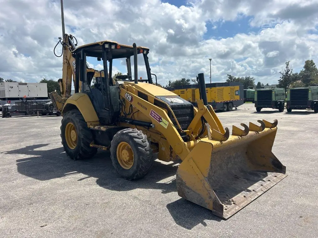 2022 Caterpillar 420