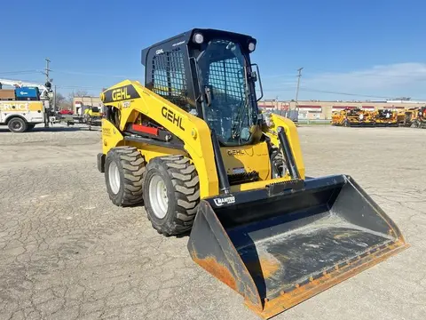 2023 Gehl V270