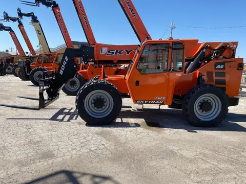2023 SkyTrak 8042
