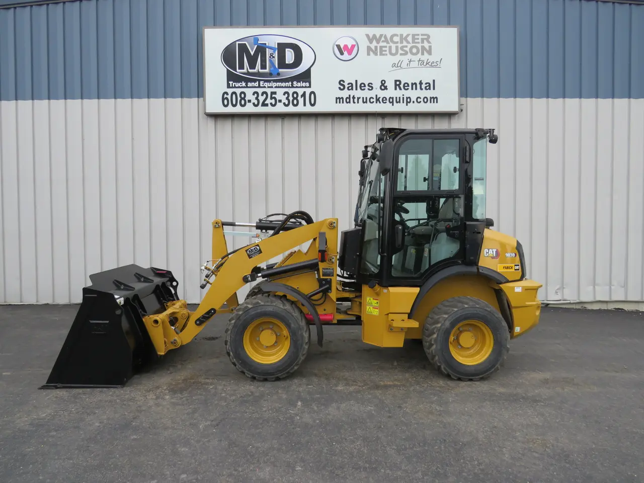2023 Caterpillar 903D