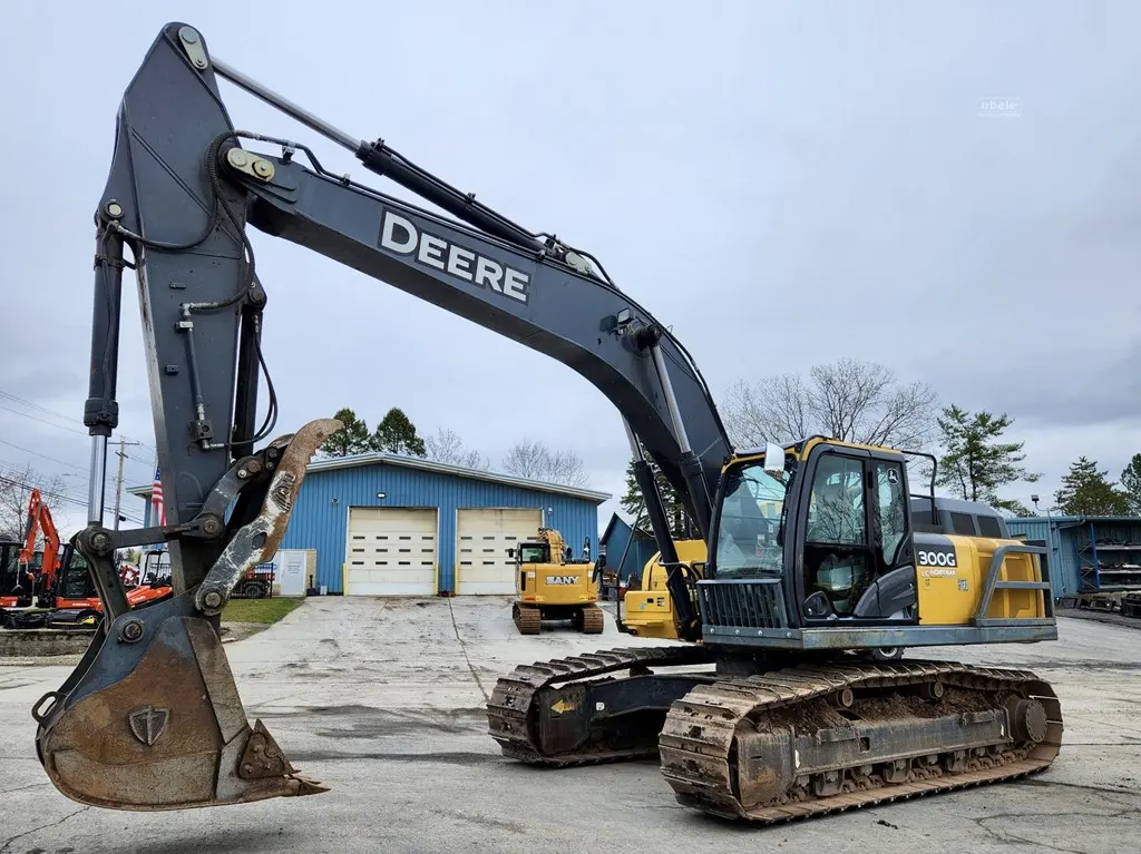 2019 John Deere 300G LC