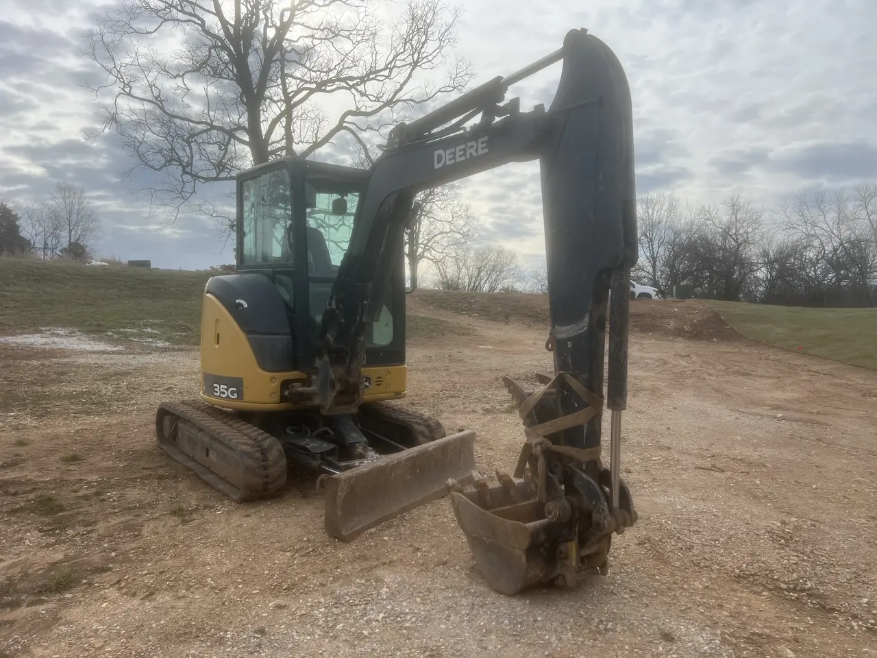 2017 John Deere 35G