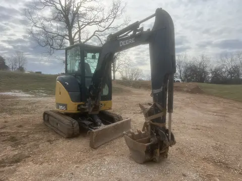 2017 John Deere 35G