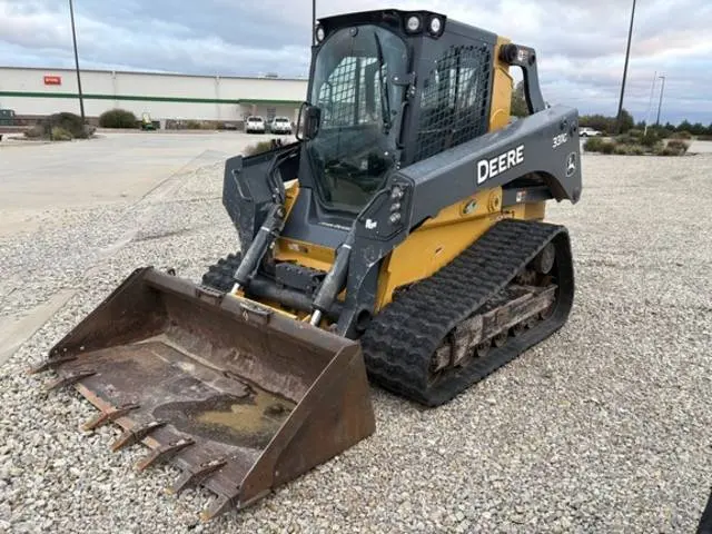 2017 John Deere 331G