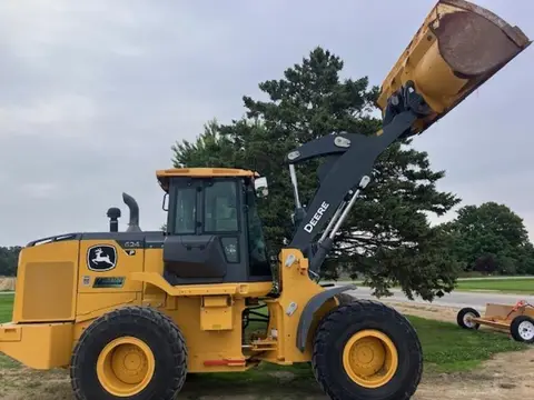 2022 John Deere 624P