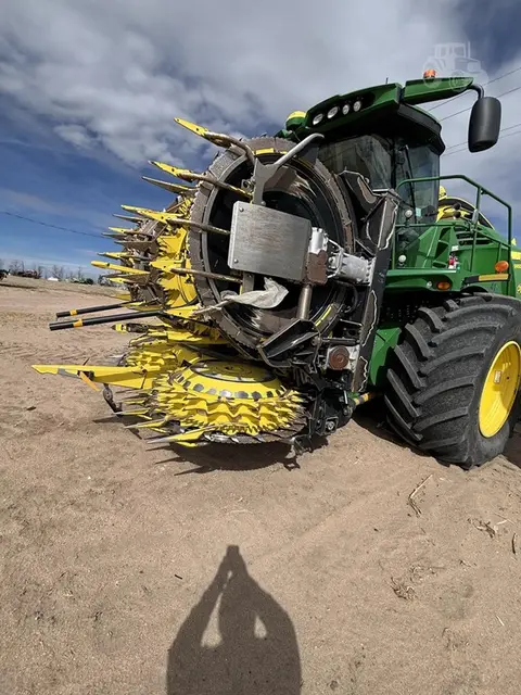 2023 John Deere 772