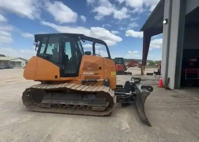 2023 Case 850M
