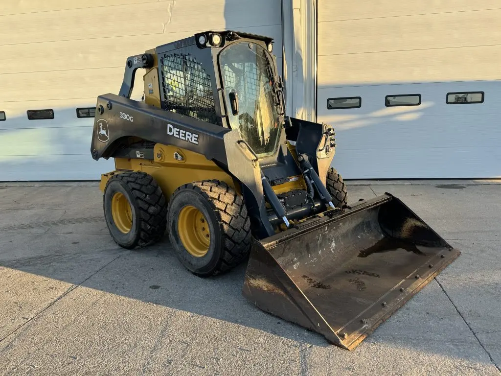 2023 John Deere 330G
