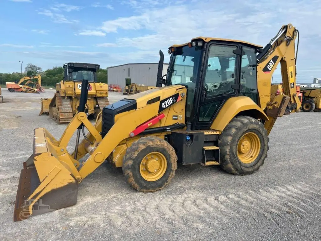 2018 Caterpillar 420F2