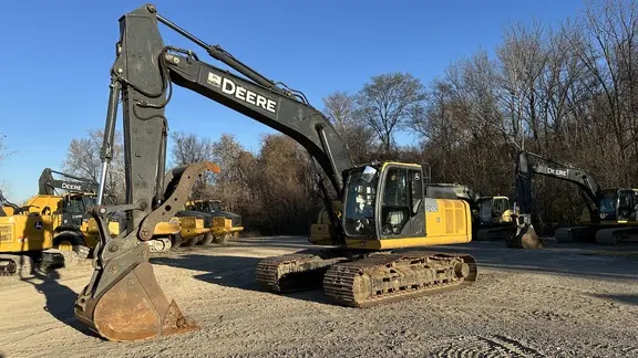 2017 John Deere 210G LC