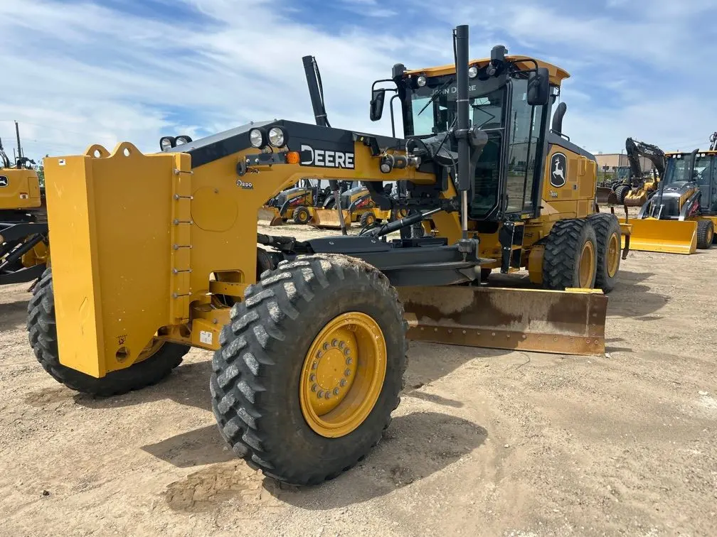 2023 John Deere 772G