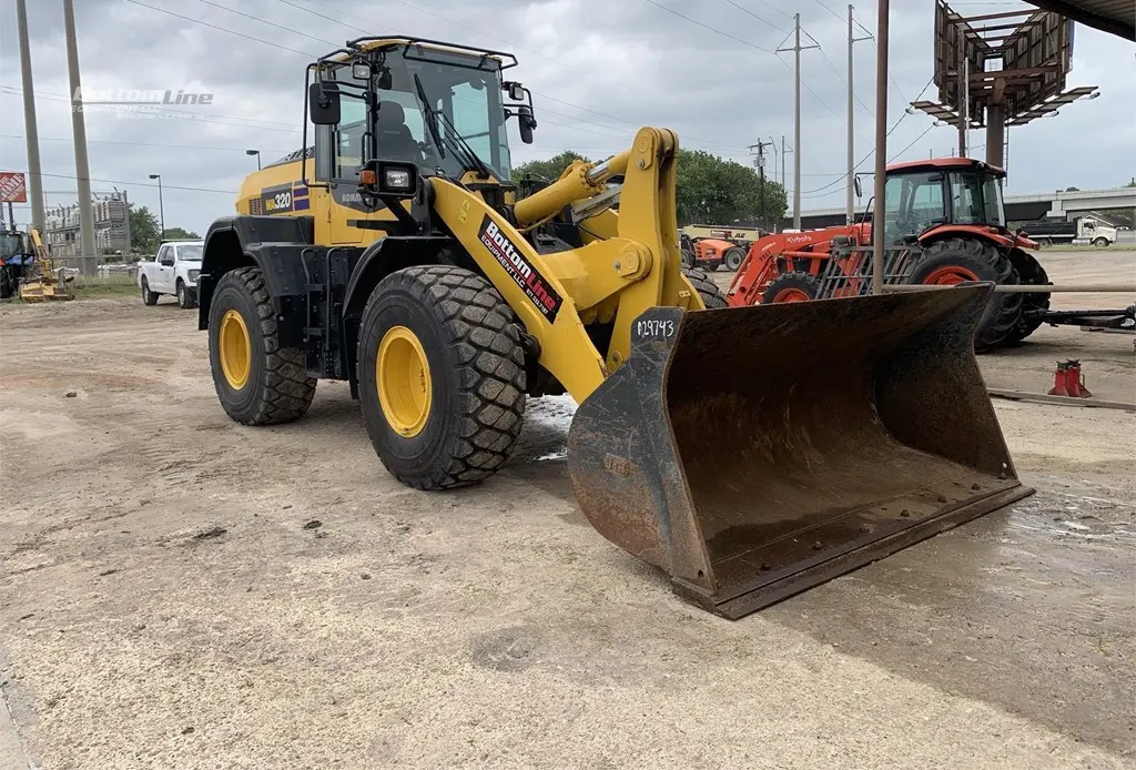 2023 Komatsu WA320-8