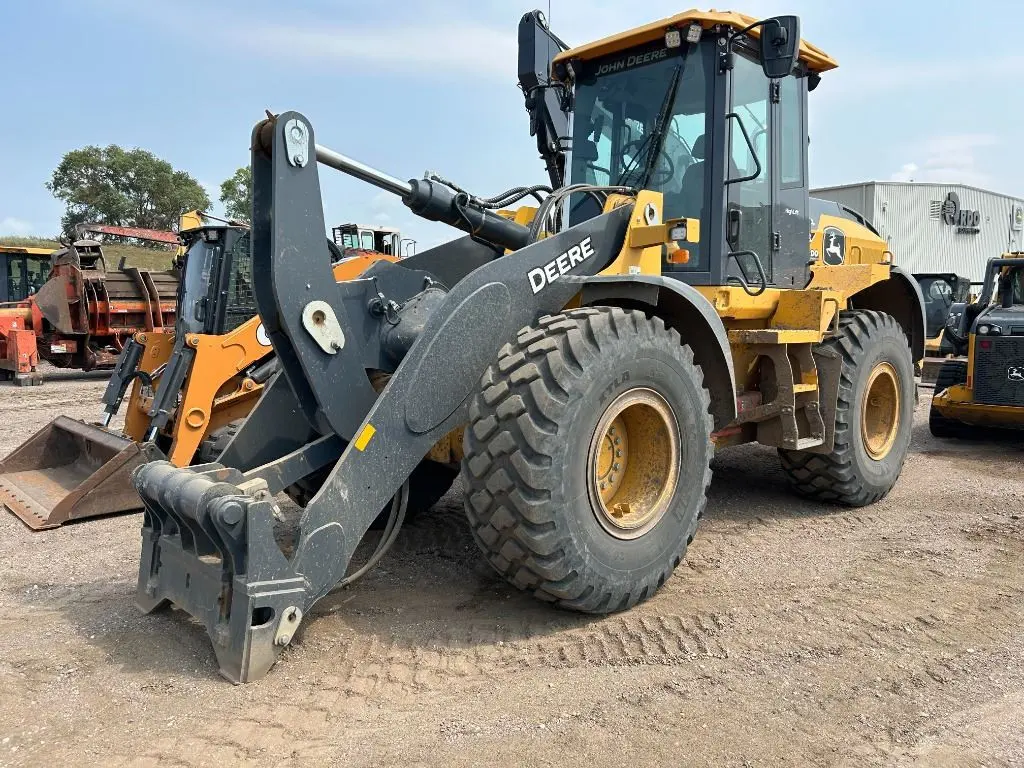 2023 John Deere 544P