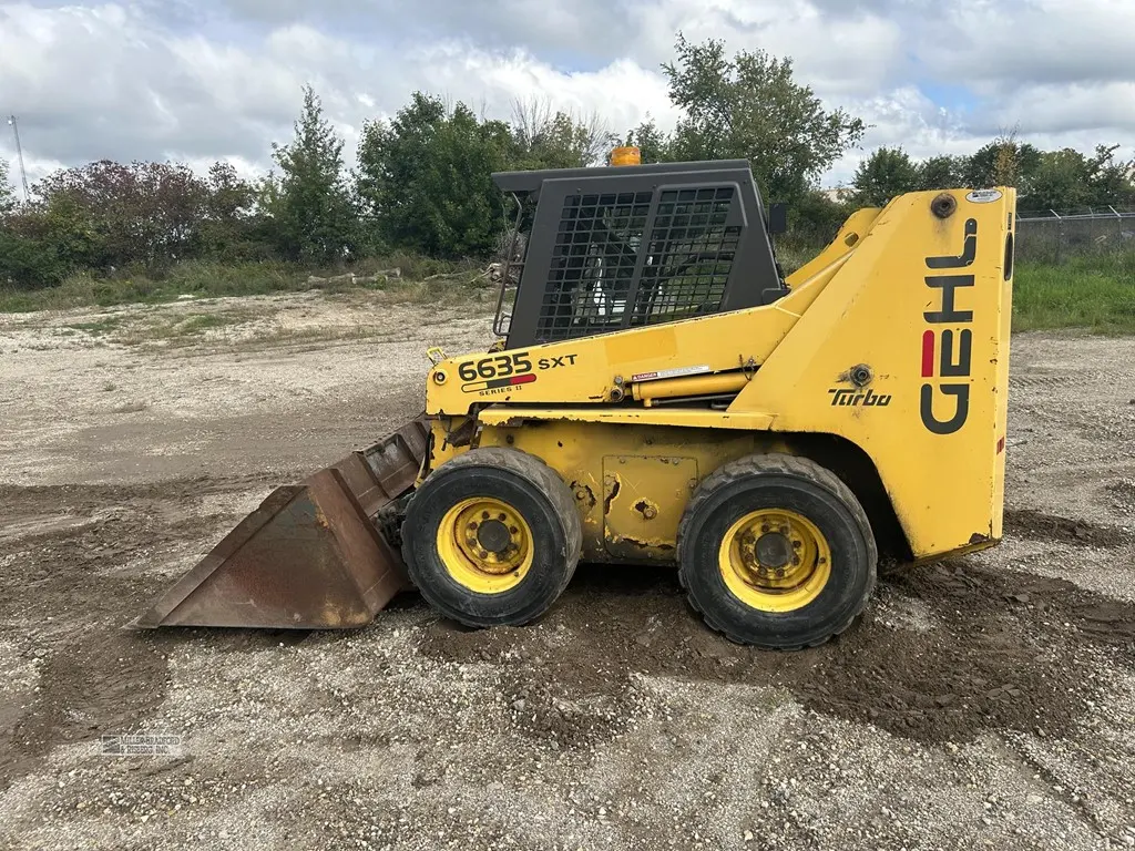 2000 Gehl 6635SXT II