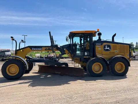 2023 John Deere 672G