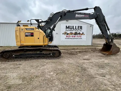 2022 John Deere 245G LC