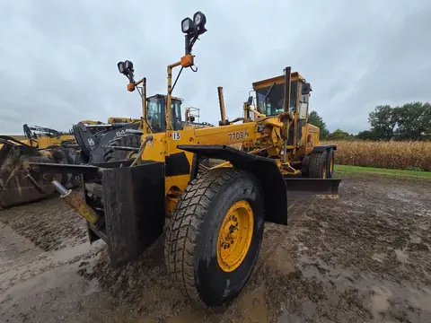 1991 John Deere 770BH