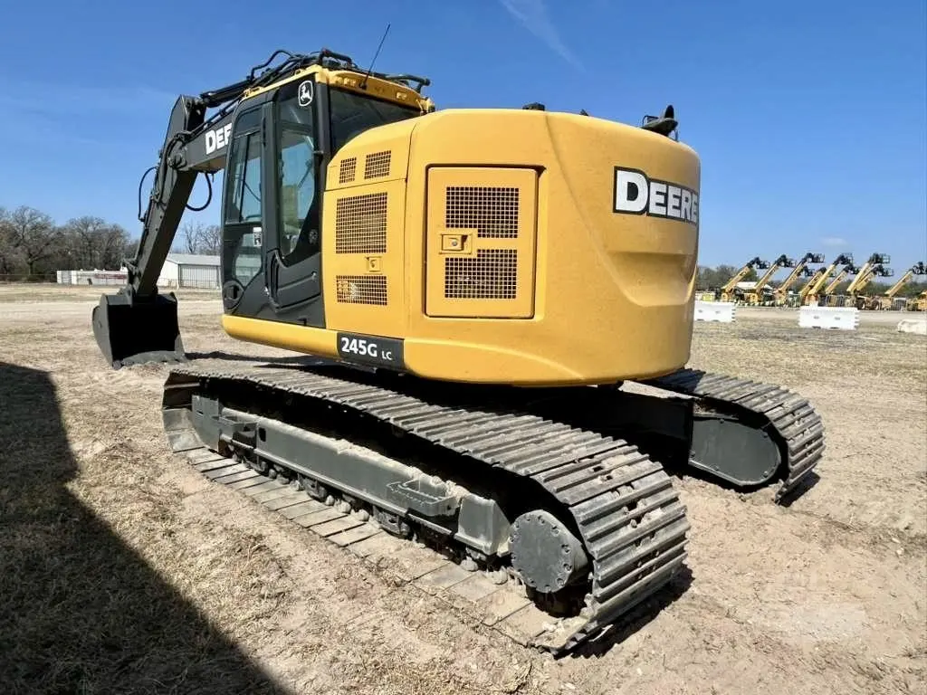 2019 John Deere 245G LC